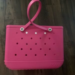 Original Bogg Bag in Haute Pink.